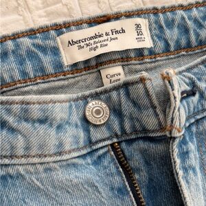 Abercrombie & Fitch Light Blue High-Rise 90s Relaxed Jeans